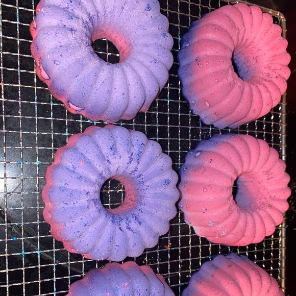 6 Large Mini Bundt Cakes Reformed Gym Chalk - Picture 3 of 3